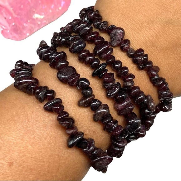 Garnet Gemstone Chips Beaded Stretch Bracelet Natural Chip Stone Boho Beads - Picture 1 of 7